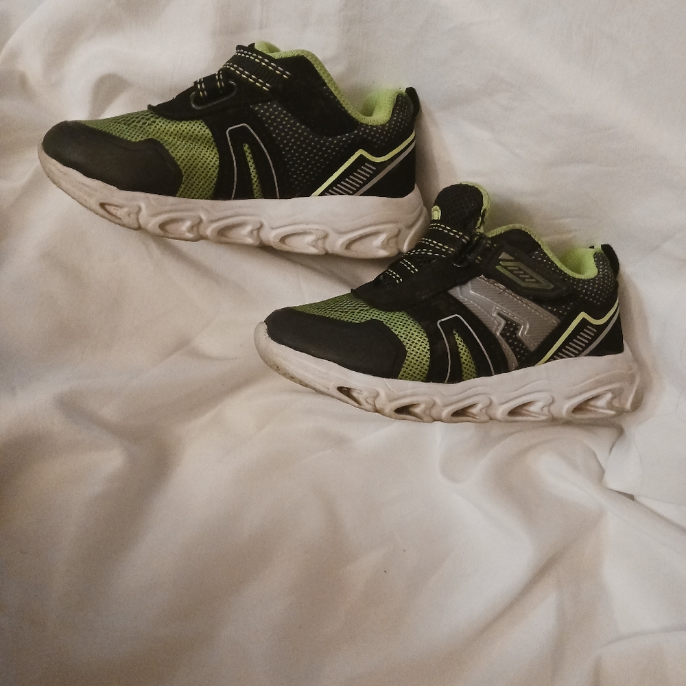 Athletic Works light up toddler sneakers